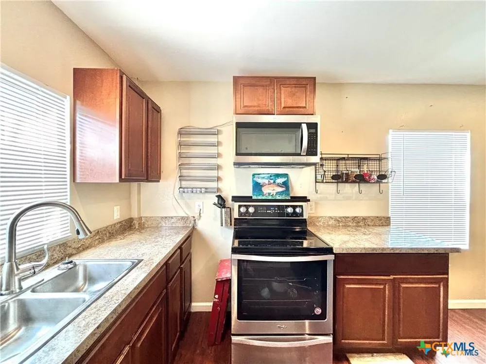 512 W Adams Street Port O'Connor, TX 77982