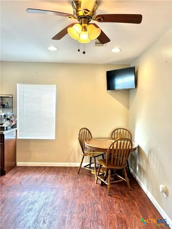512 W Adams Street Port O'Connor, TX 77982