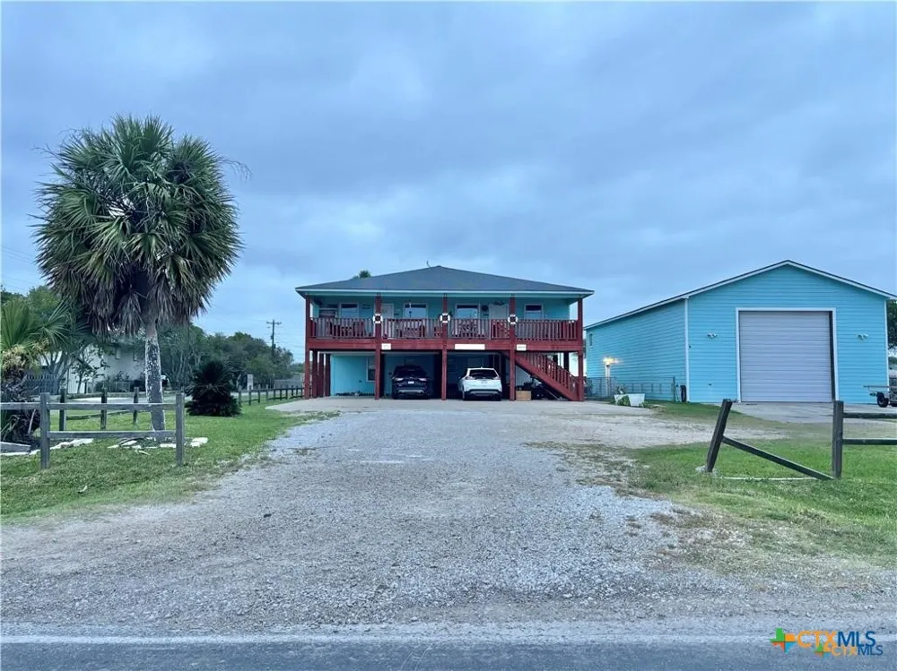 512 W Adams Street Port O'Connor, TX 77982