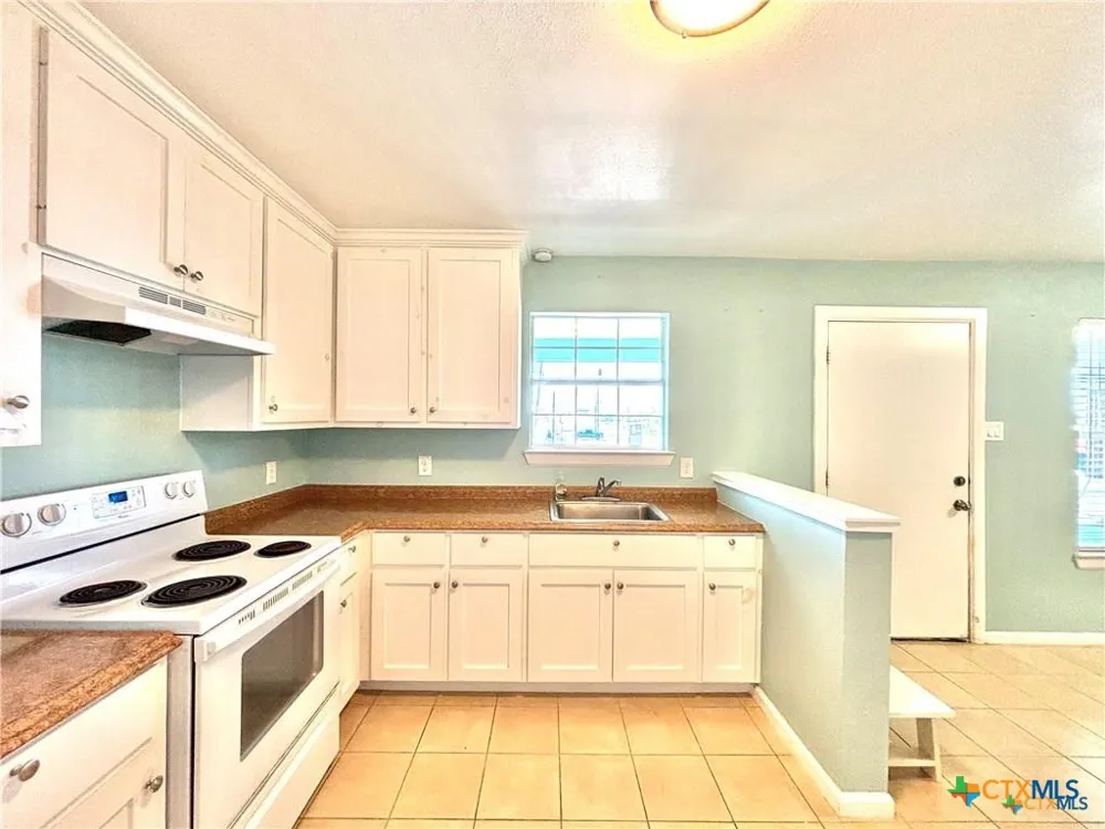 512 W Adams Street Port O'Connor, TX 77982