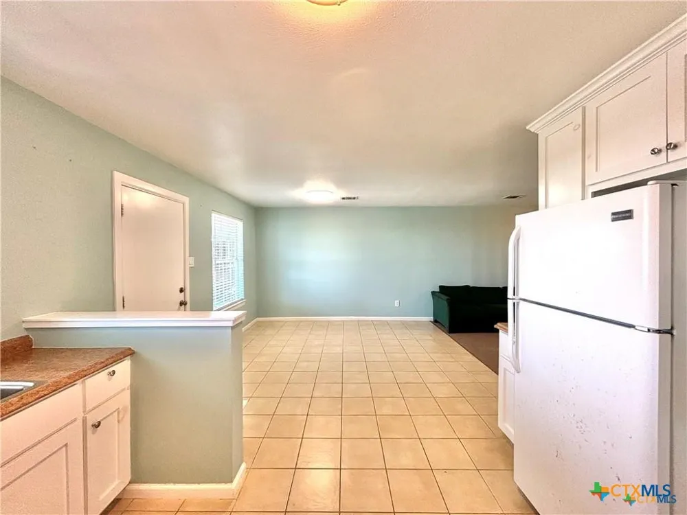 512 W Adams Street Port O'Connor, TX 77982