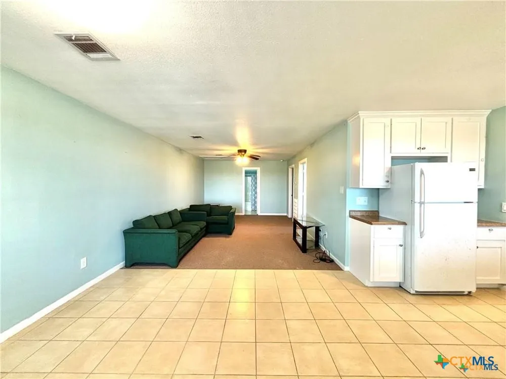 512 W Adams Street Port O'Connor, TX 77982