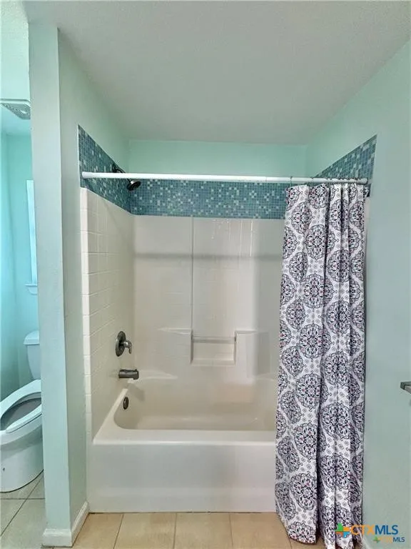 512 W Adams Street Port O'Connor, TX 77982