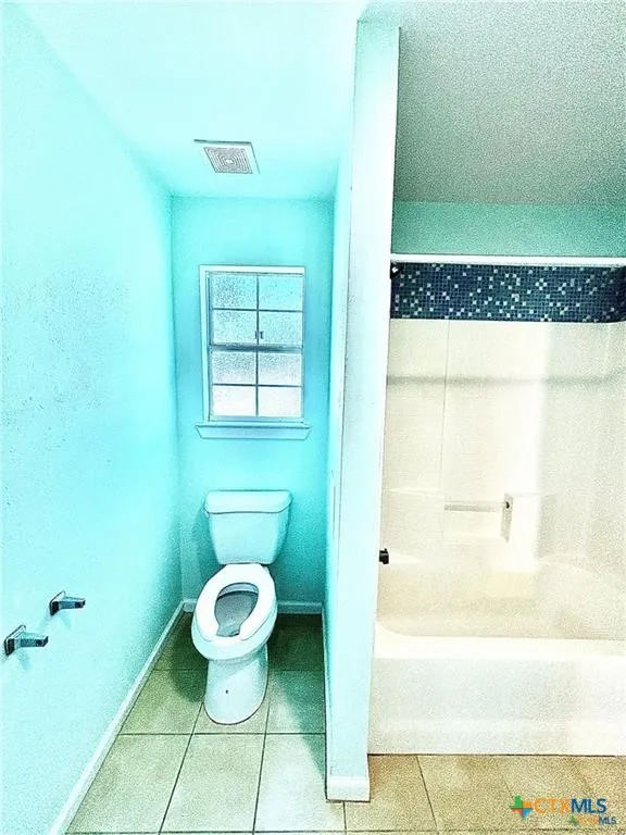 512 W Adams Street Port O'Connor, TX 77982