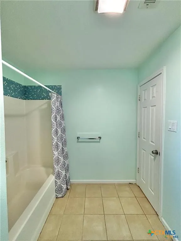 512 W Adams Street Port O'Connor, TX 77982