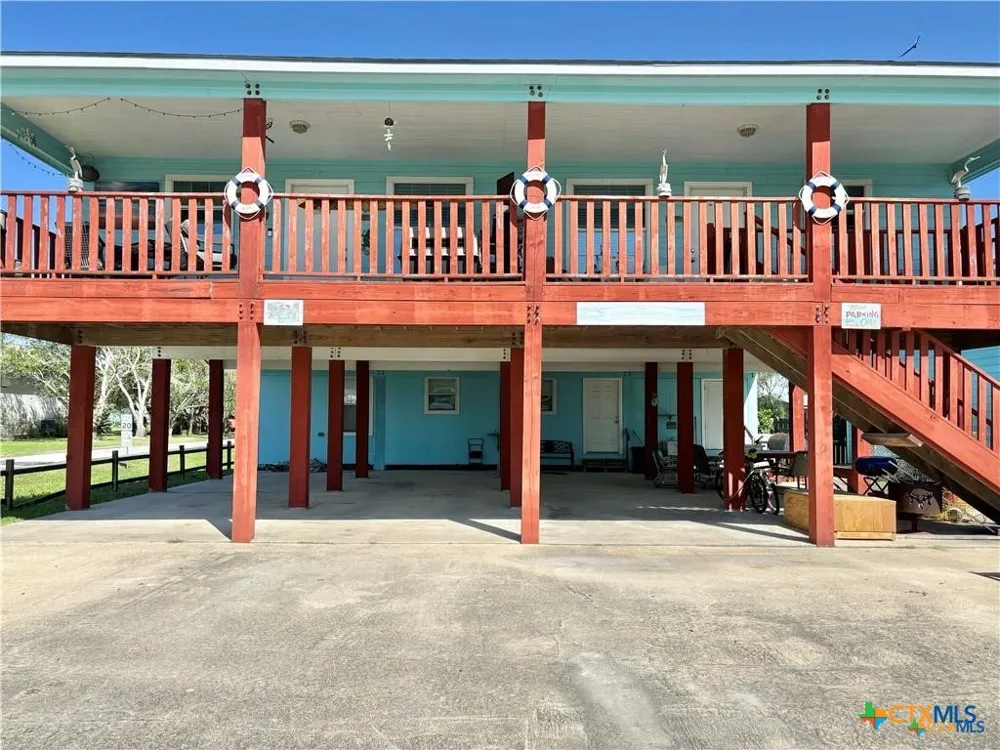 512 W Adams Street Port O'Connor, TX 77982