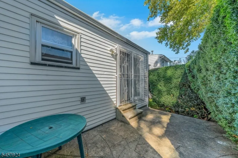 65 Fairmount Ave Clifton City, NJ 07011