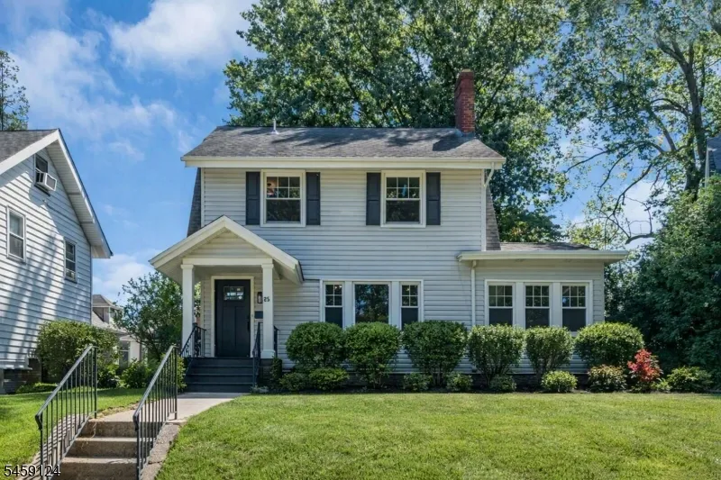25 Laurel Ave East Orange City, NJ 07017