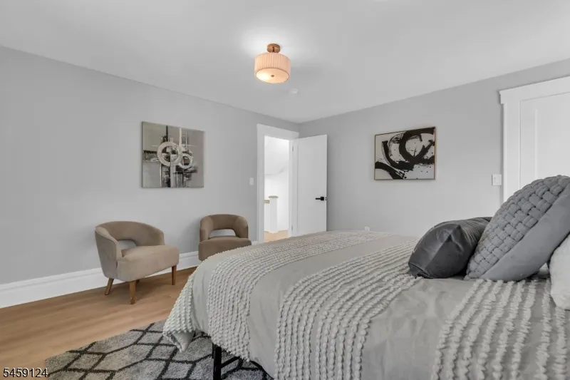 25 Laurel Ave East Orange City, NJ 07017