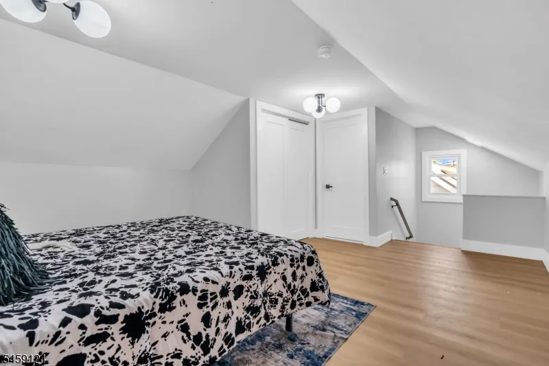25 Laurel Ave East Orange City, NJ 07017