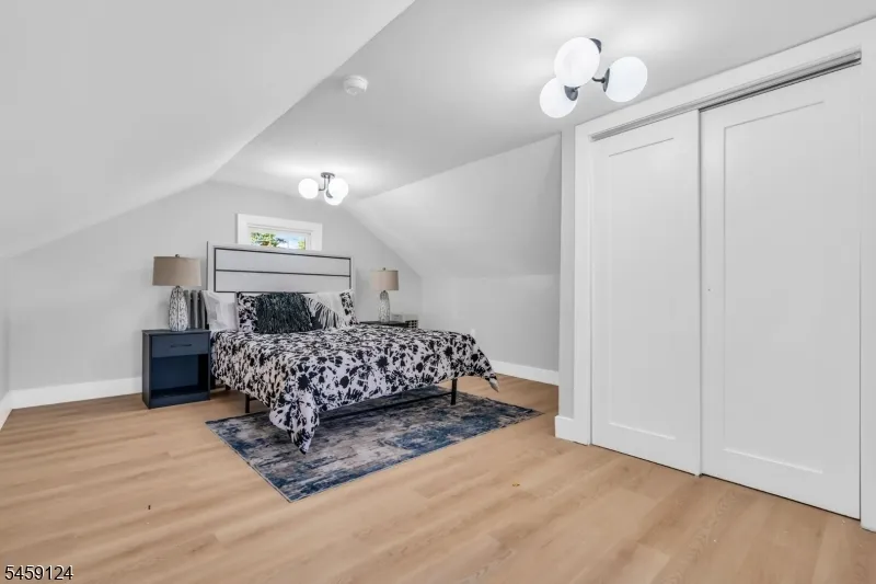 25 Laurel Ave East Orange City, NJ 07017