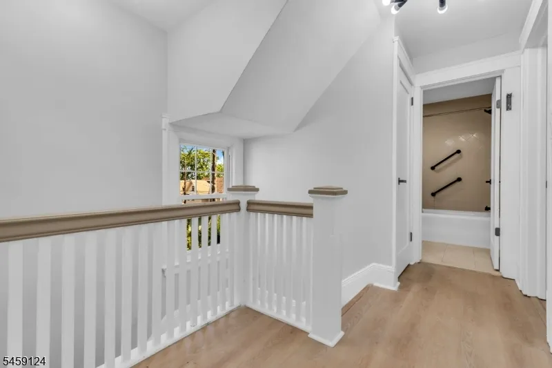 25 Laurel Ave East Orange City, NJ 07017