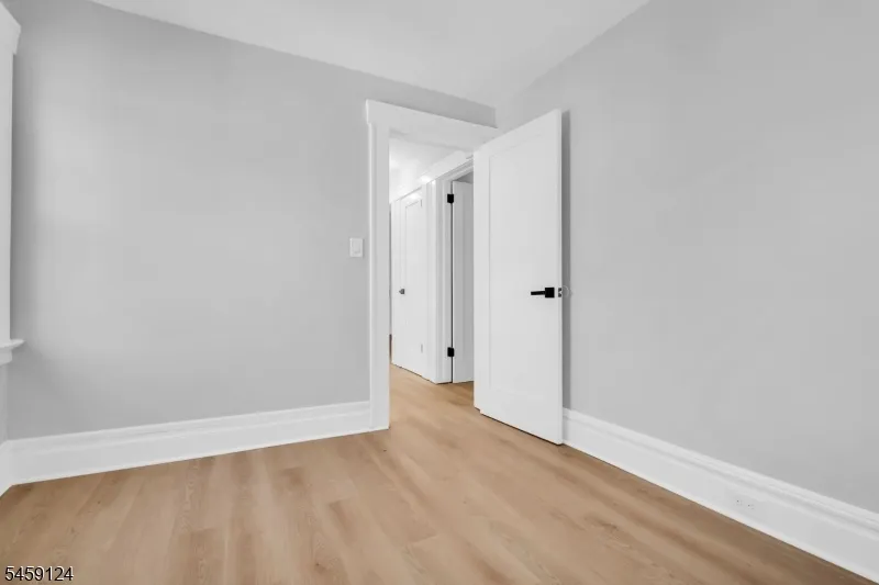 25 Laurel Ave East Orange City, NJ 07017