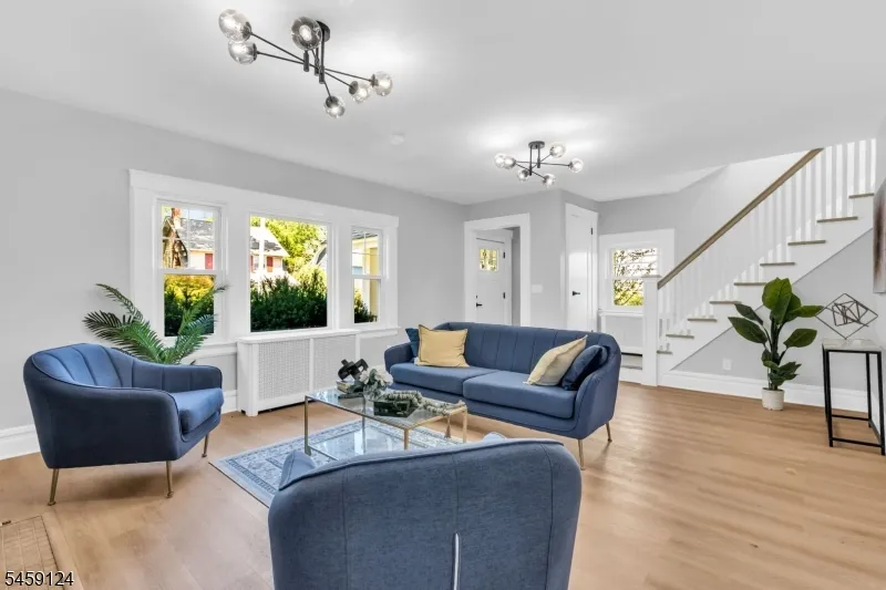 25 Laurel Ave East Orange City, NJ 07017