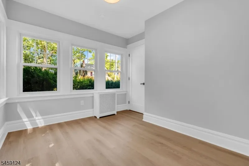 25 Laurel Ave East Orange City, NJ 07017
