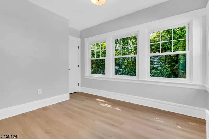 25 Laurel Ave East Orange City, NJ 07017
