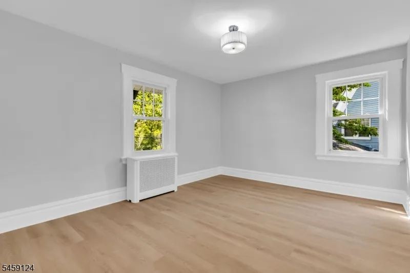 25 Laurel Ave East Orange City, NJ 07017
