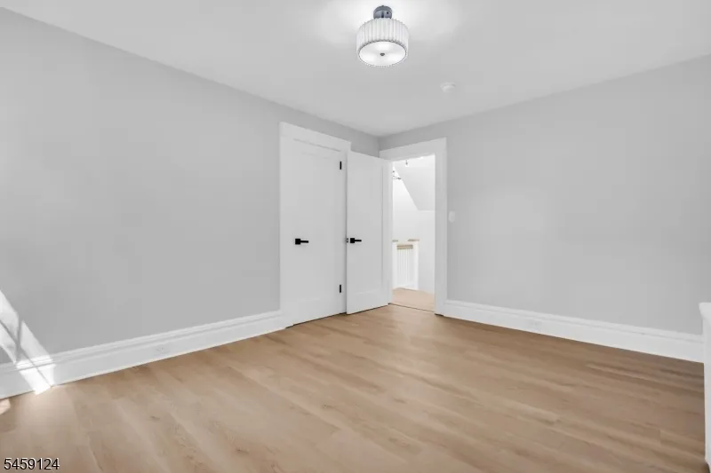 25 Laurel Ave East Orange City, NJ 07017
