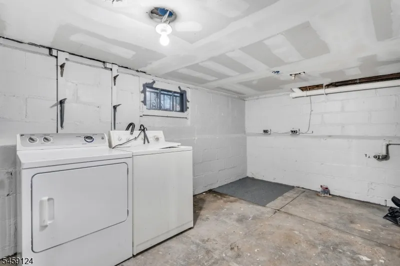 25 Laurel Ave East Orange City, NJ 07017