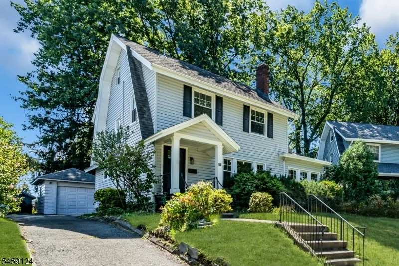 25 Laurel Ave East Orange City, NJ 07017
