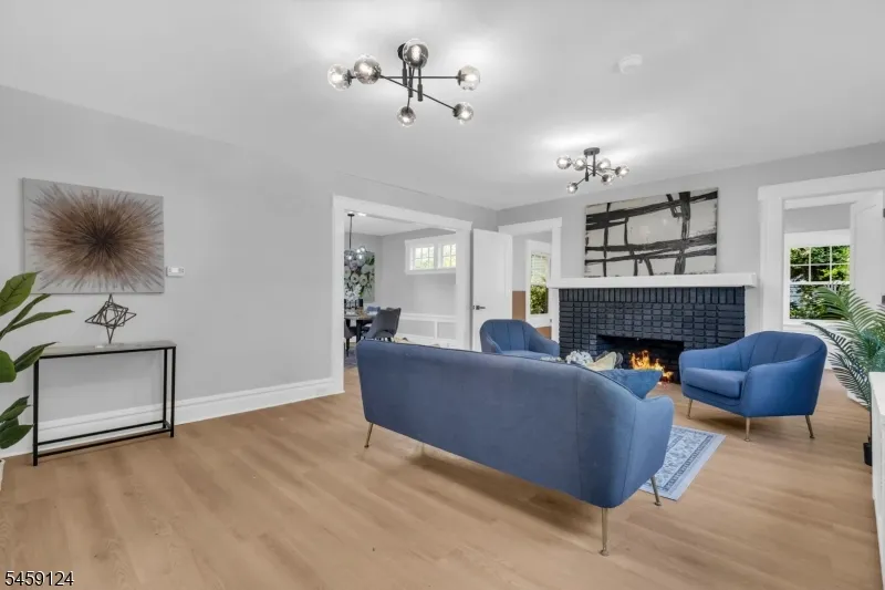 25 Laurel Ave East Orange City, NJ 07017