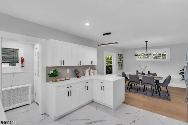 25 Laurel Ave East Orange City, NJ 07017