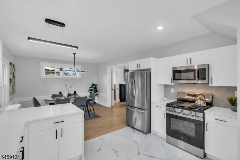 25 Laurel Ave East Orange City, NJ 07017