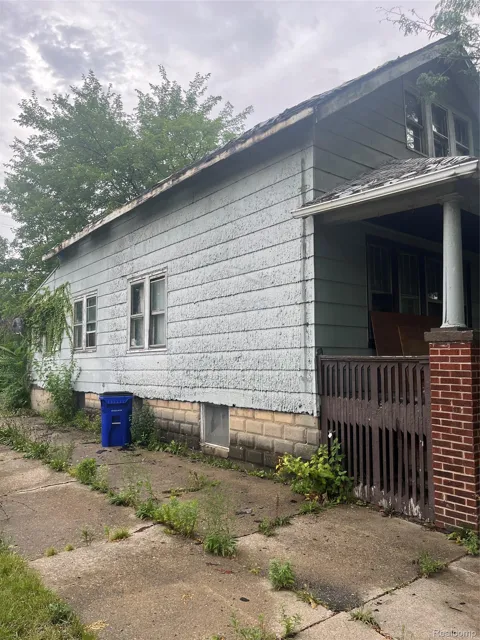 4721 Lakepointe Street