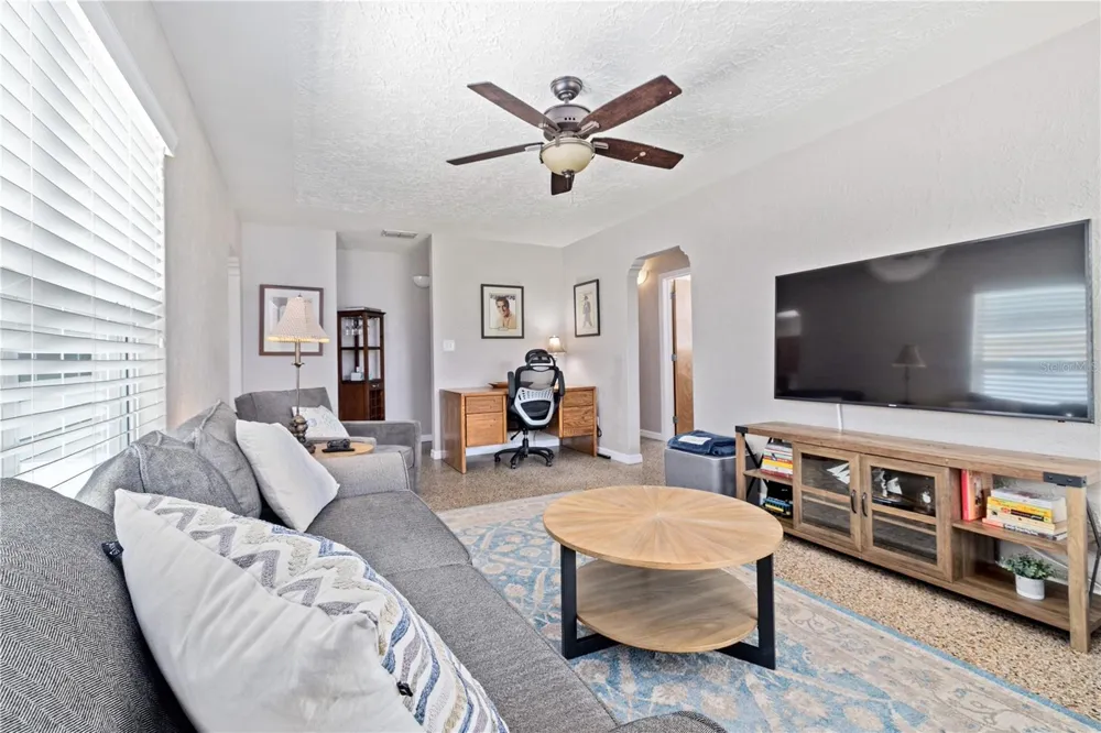 4122 W GRAY STREET Tampa, FL 33609
