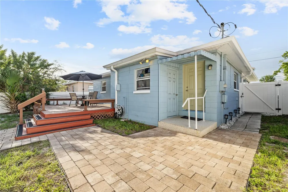 4122 W GRAY STREET Tampa, FL 33609
