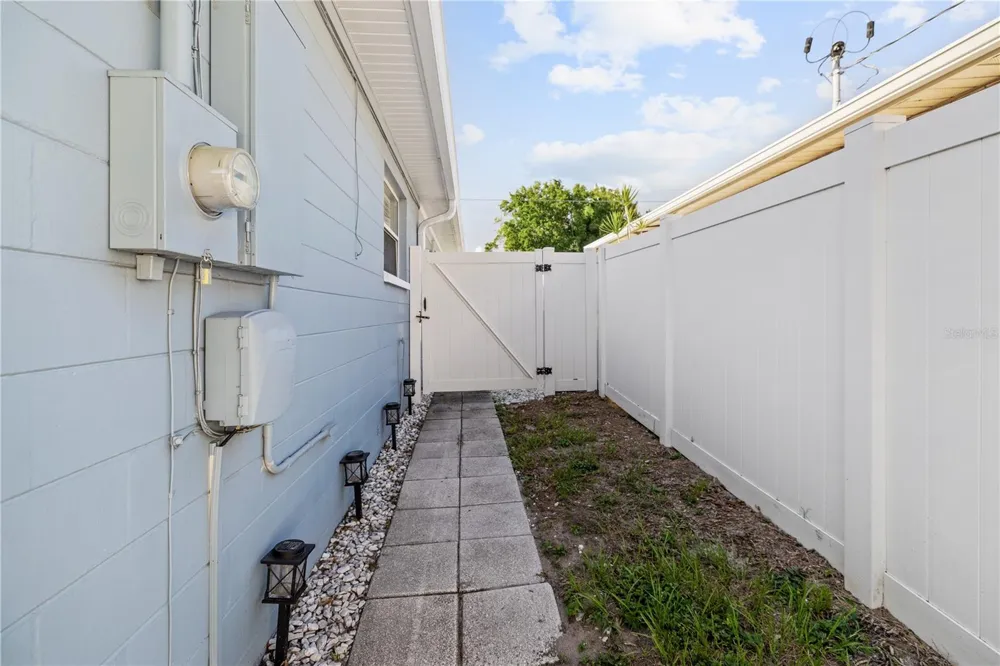 4122 W GRAY STREET Tampa, FL 33609