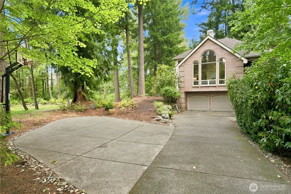 4856 167th Avenue SE Bellevue, WA 98006