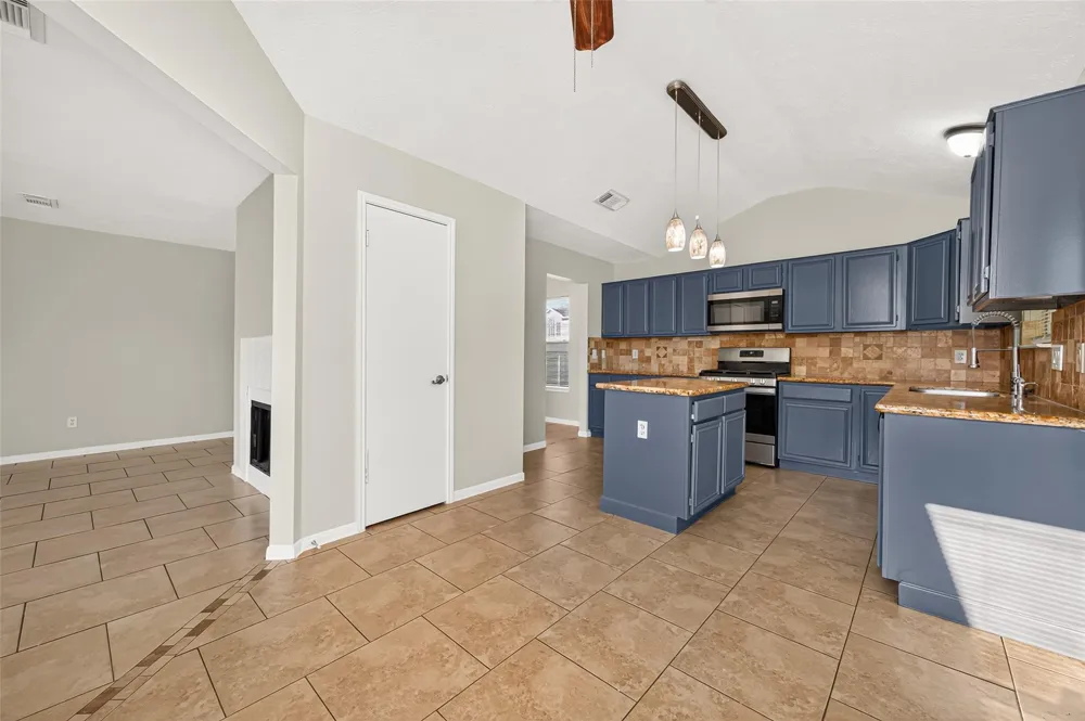 17626 Coventry Squire Drive Hockley, TX 77084