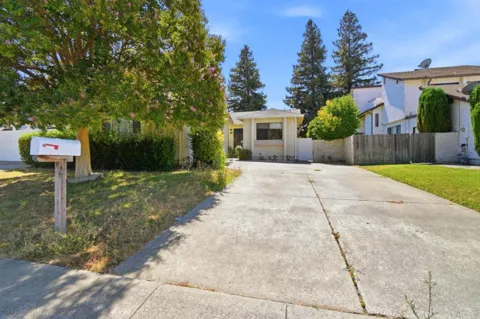 1122 Hartford Place