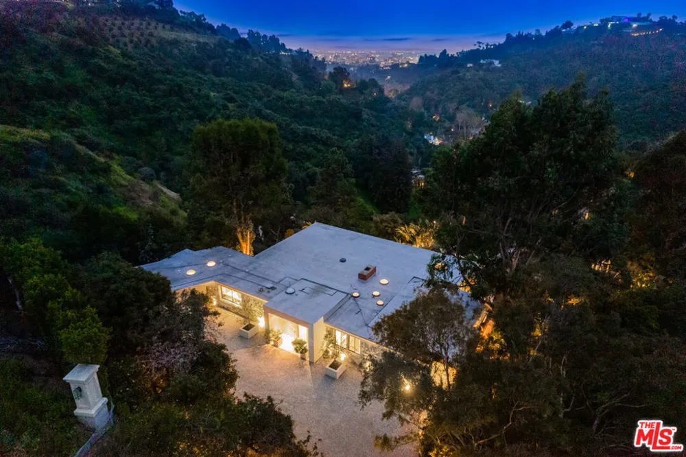 10556 Fontenelle Way Los Angeles, CA 90077