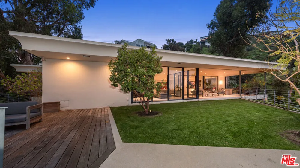 10556 Fontenelle Way Los Angeles, CA 90077