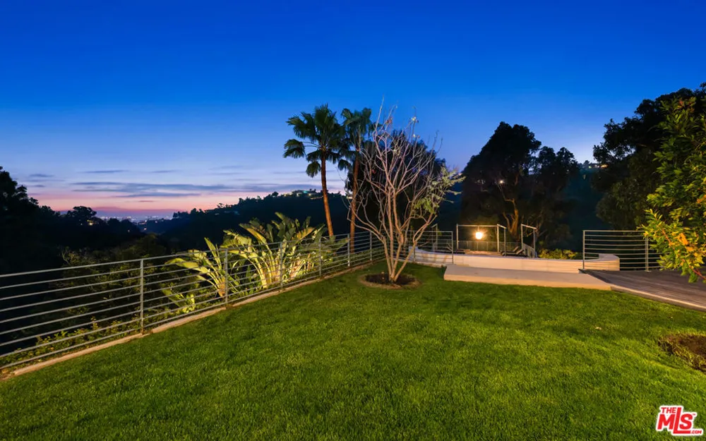 10556 Fontenelle Way Los Angeles, CA 90077