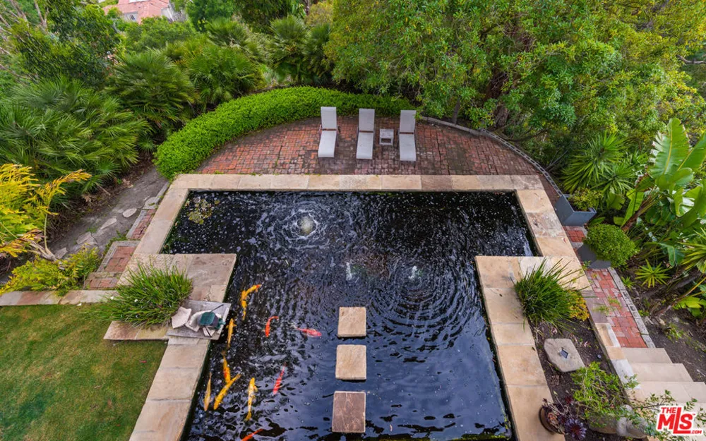 10556 Fontenelle Way Los Angeles, CA 90077