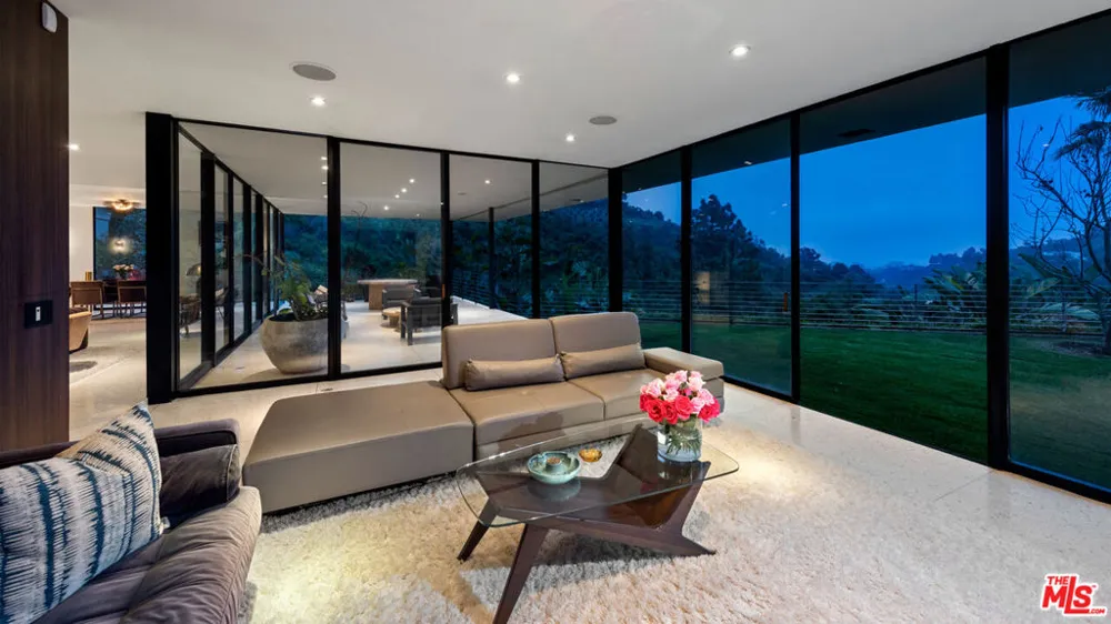 10556 Fontenelle Way Los Angeles, CA 90077