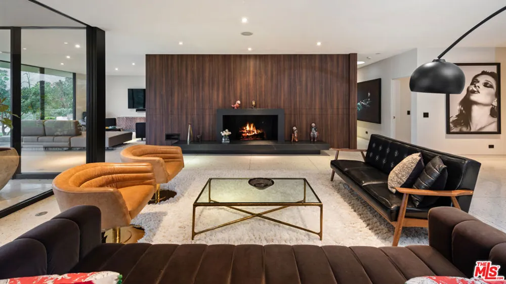 10556 Fontenelle Way Los Angeles, CA 90077