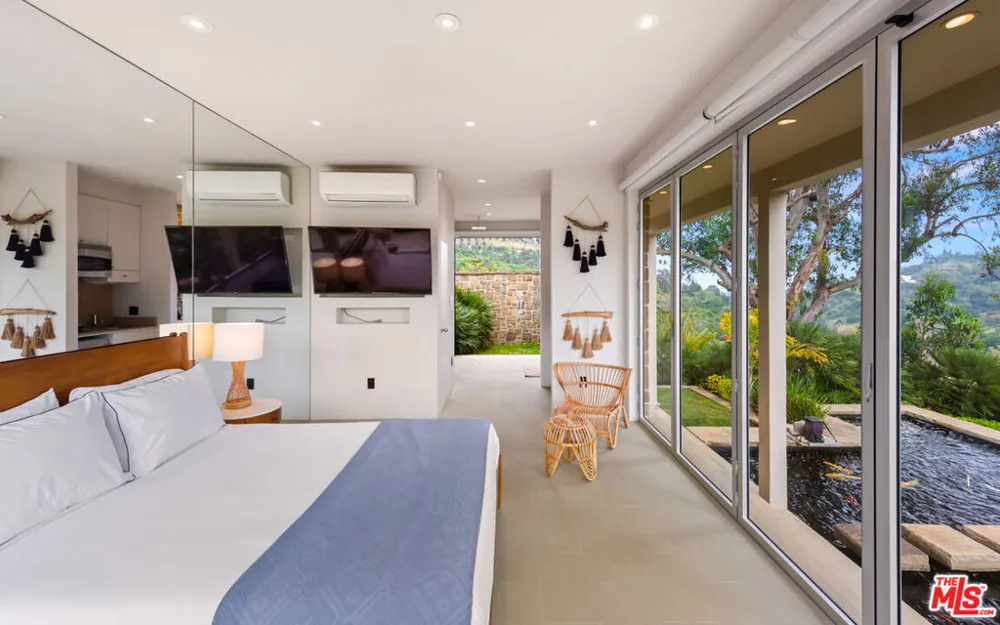 10556 Fontenelle Way Los Angeles, CA 90077
