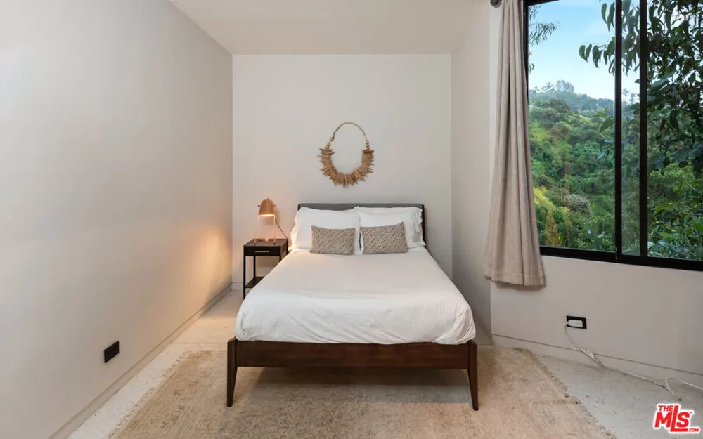 10556 Fontenelle Way Los Angeles, CA 90077
