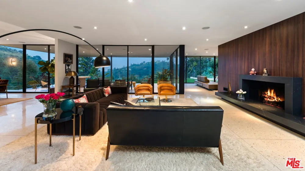 10556 Fontenelle Way Los Angeles, CA 90077
