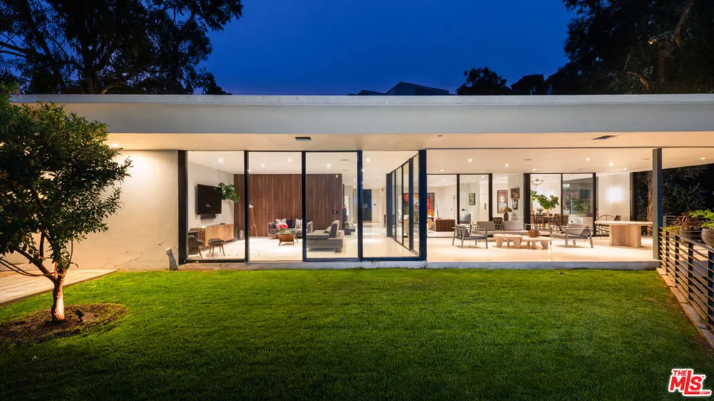 10556 Fontenelle Way Los Angeles, CA 90077