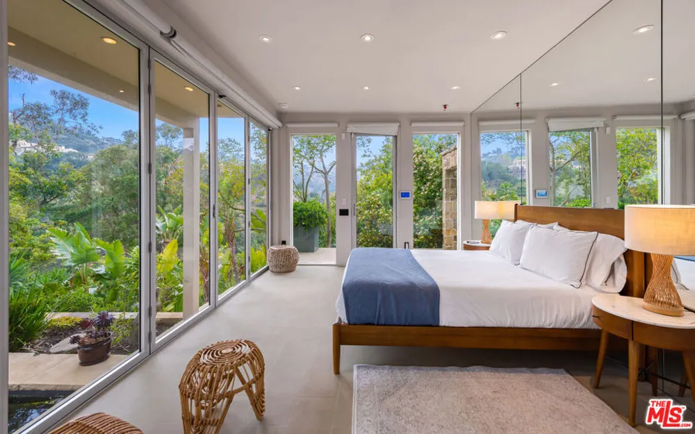 10556 Fontenelle Way Los Angeles, CA 90077