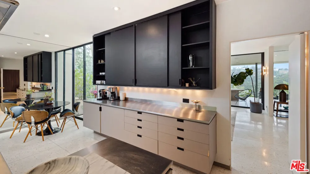 10556 Fontenelle Way Los Angeles, CA 90077