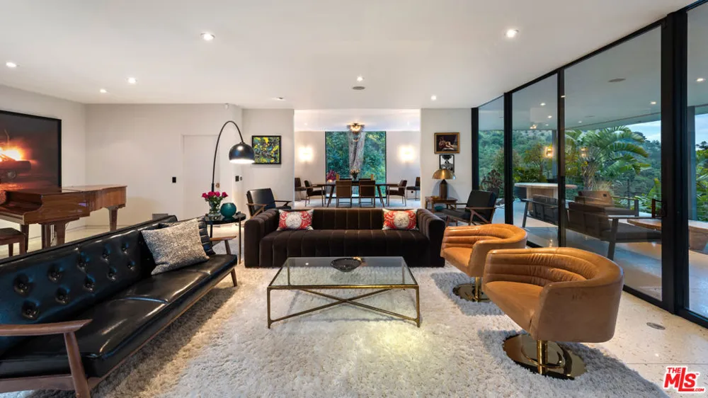 10556 Fontenelle Way Los Angeles, CA 90077