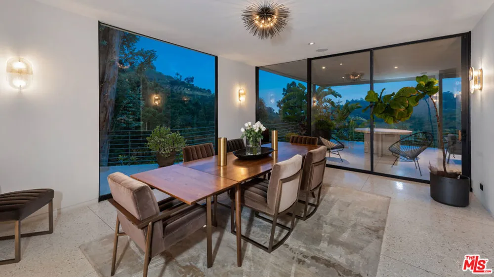 10556 Fontenelle Way Los Angeles, CA 90077