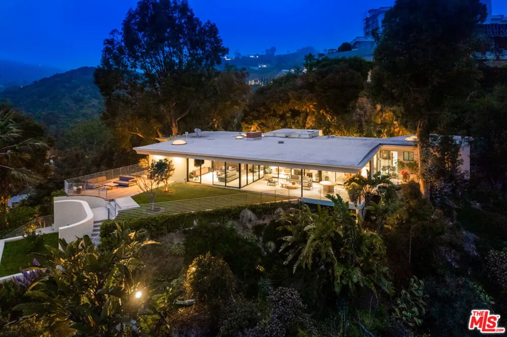10556 Fontenelle Way Los Angeles, CA 90077