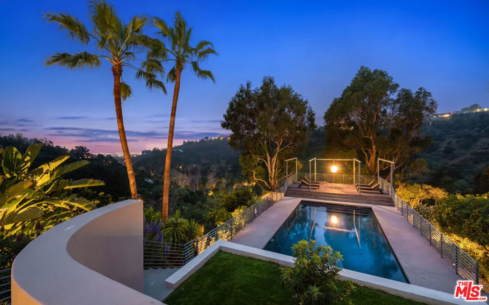 10556 Fontenelle Way Los Angeles, CA 90077